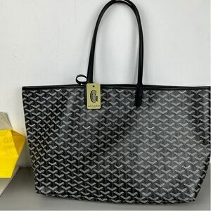 G.oyard Black and White Chevron Tote